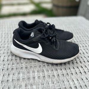 Nike Black Trainers 5Y